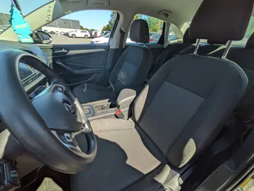 2019 Volkswagen Jetta - image 8