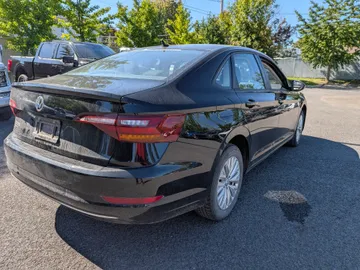 2019 Volkswagen Jetta - image 3
