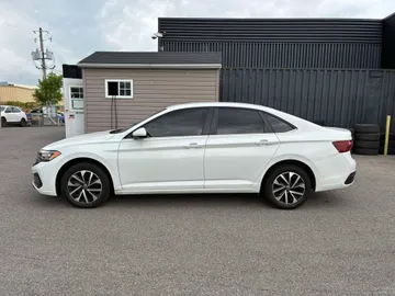 2023 Volkswagen Jetta - image 6