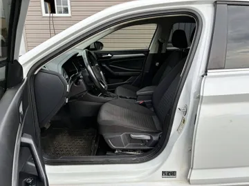 2023 Volkswagen Jetta - image 8