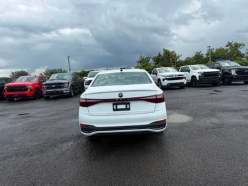 2025 Volkswagen Jetta - image 6