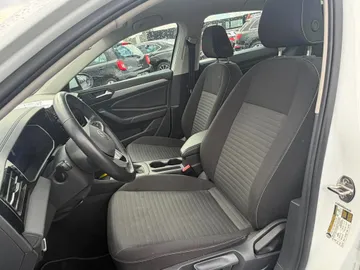 2025 Volkswagen Jetta - image 8