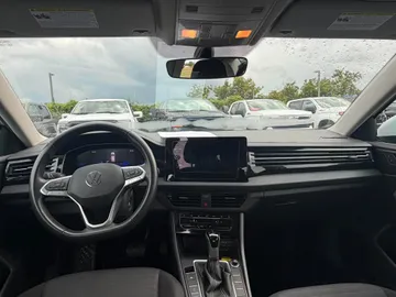 2025 Volkswagen Jetta - image 9