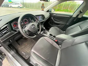 2021 Volkswagen Jetta - image 8