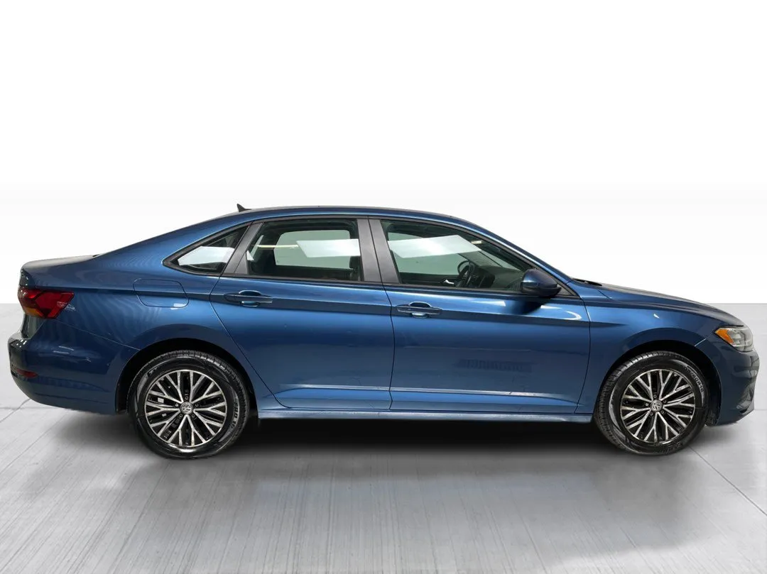 2019 Volkswagen Jetta — photo 2