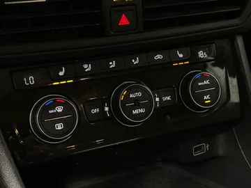 2019 Volkswagen Jetta - image 25