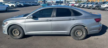 2021 Volkswagen Jetta - image 4