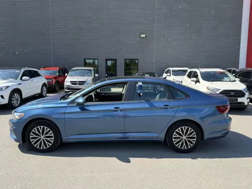 2020 Volkswagen Jetta - image 4