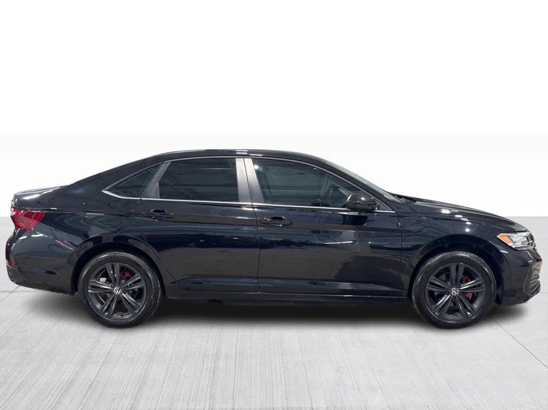 2024 Volkswagen Jetta — photo 2