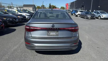 2025 Volkswagen Jetta - image 4