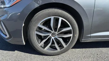 2025 Volkswagen Jetta - image 6