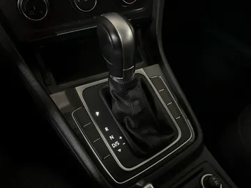 2018 Volkswagen Golf - image 26