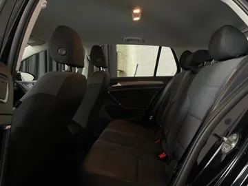 2018 Volkswagen Golf - image 15