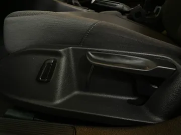 2018 Volkswagen Golf - image 19