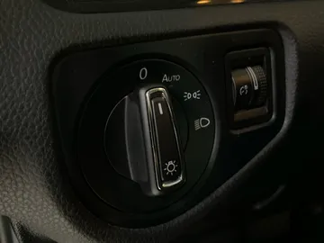 2018 Volkswagen Golf - image 18