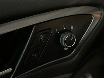 2018 Volkswagen Golf - image 23