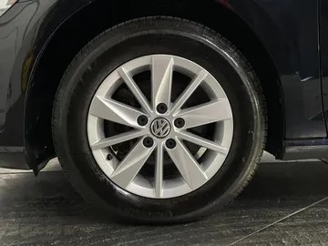 2018 Volkswagen Golf - image 6