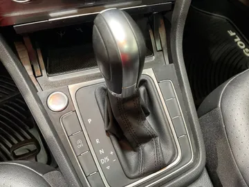 2019 Volkswagen Golf - image 25