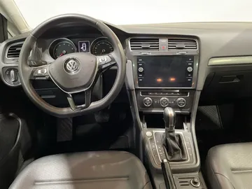 2019 Volkswagen Golf - image 4
