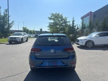 2019 Volkswagen Golf - image 6