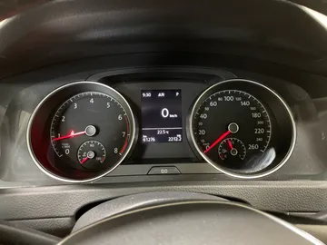 2019 Volkswagen Golf - image 18