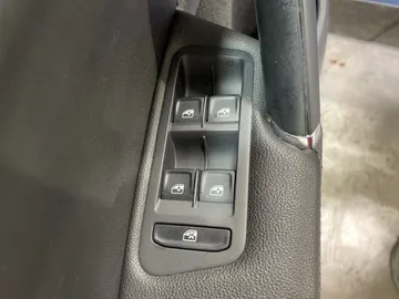 2019 Volkswagen Golf - image 21