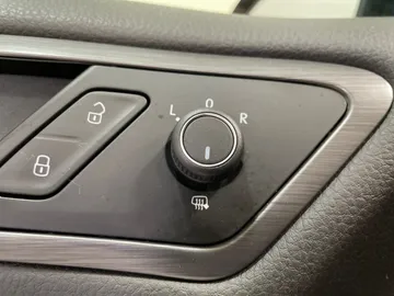 2019 Volkswagen Golf - image 27