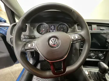 2019 Volkswagen Golf - image 23