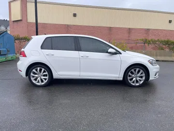 2021 Volkswagen Golf - image 6