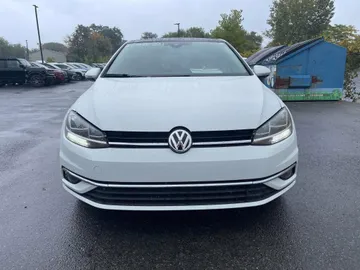 2021 Volkswagen Golf - image 2