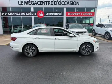 2019 Volkswagen Jetta - image 4