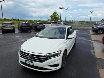 2019 Volkswagen Jetta - image 3
