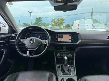 2019 Volkswagen Jetta - image 9