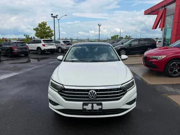 2019 Volkswagen Jetta - image 2