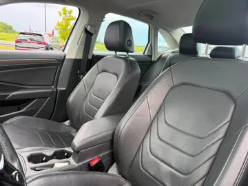 2019 Volkswagen Jetta - image 8