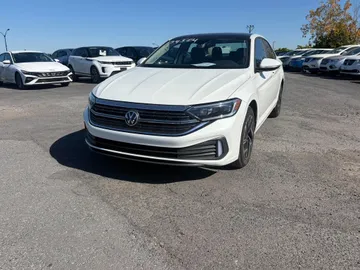 2024 Volkswagen Jetta - image 3