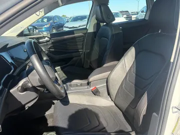 2024 Volkswagen Jetta - image 8