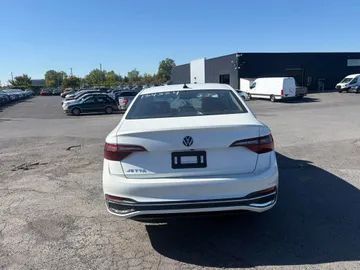 2024 Volkswagen Jetta - image 6