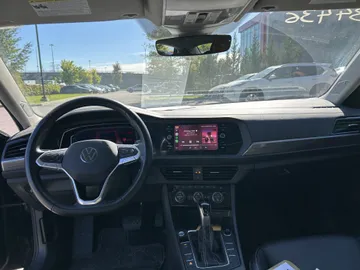 2022 Volkswagen Jetta - image 8