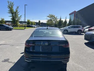 2022 Volkswagen Jetta - image 4