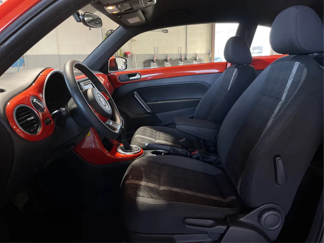 2017 Volkswagen Beetle Coupe — photo 3