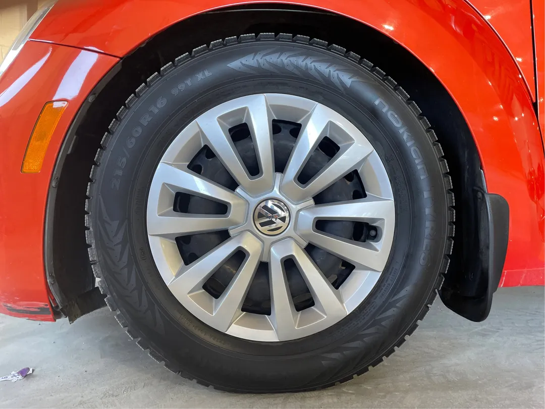 2017 Volkswagen Beetle Coupe — photo 5