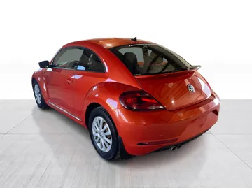 2017 Volkswagen Beetle Coupe - image 10