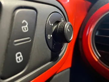 2017 Volkswagen Beetle Coupe - image 20