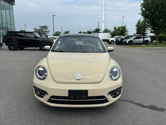 2019 Volkswagen Beetle — photo 2