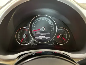 2019 Volkswagen Beetle - image 18