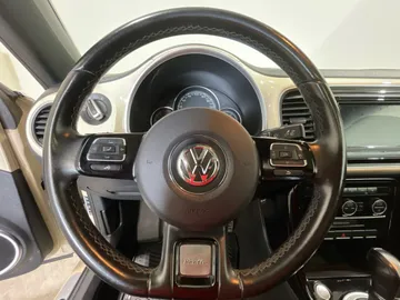 2019 Volkswagen Beetle - image 23
