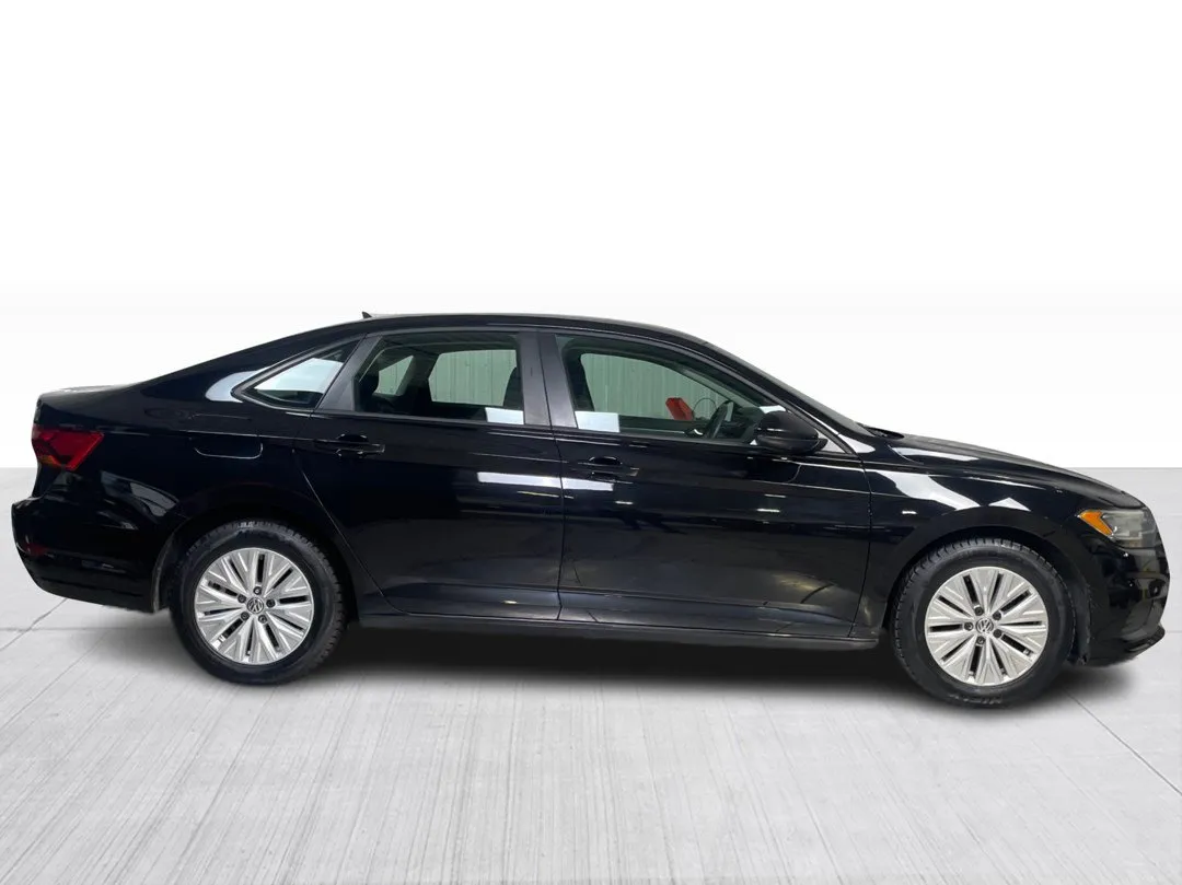 2019 Volkswagen Jetta — photo 2