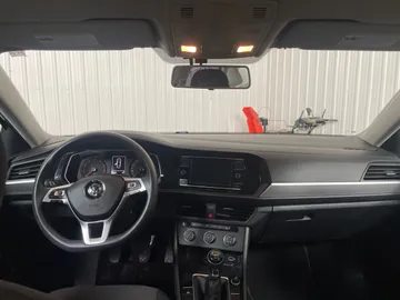2019 Volkswagen Jetta - image 4