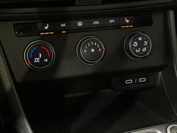 2022 Volkswagen Jetta - image 18
